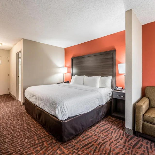 Junior Suite, Lake Norman Inn and Suites (ex Clarion) 4/10