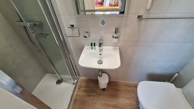 غرفة كومفورت بسرير كوين بإطلالة على البحر، The Torland Hotel 4/4