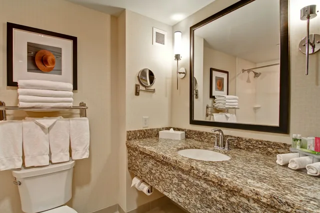 Standard, 2 Queen Beds, Accessible, Holiday Inn Express Hotel Suites Waterloo St Jacobs 4/5