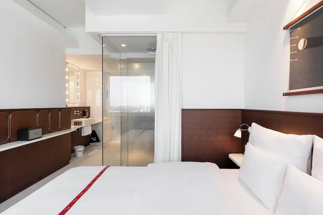 Lovely, Double Bed، Ruby Luna Hotel Dusseldorf 1/4