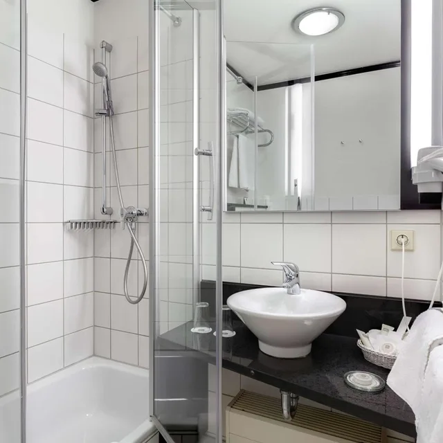 غرفة قياسية بسرير كينج وسرير كوين، Best Western Hotel Nuernberg City West 2/3
