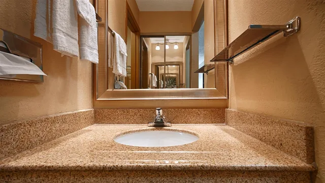 غرفة بسرير كينج، Best Western Martinsville Inn 5/5