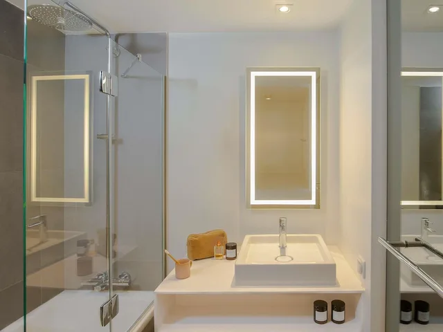 غرفة تنفيذية بسرير كوين مع أريكة، Novotel Paris Porte Versailles Hotel 4/5