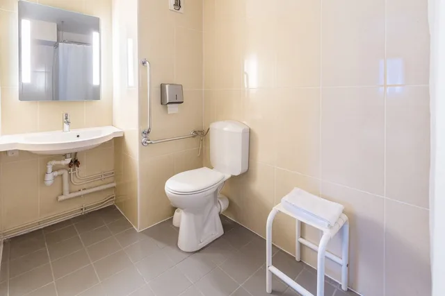 غرفة بسرير مزدوج لذوي الإعاقة، B&B HOTEL Paris Porte de la Villette 4/4