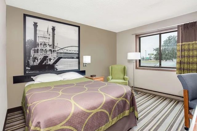 غرفة بسرير كوين، Super 8 By Wyndham Green Bay Near Stadium 4/10