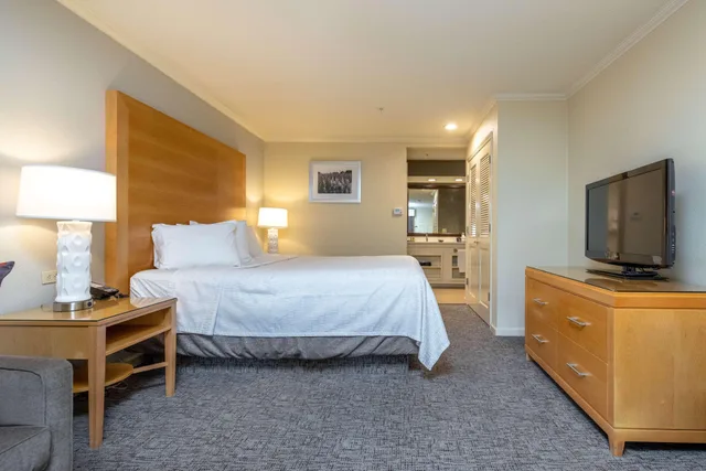 Room, King Bed, Exterior Entrance، Best Western Plus Dixon Davis 7/9