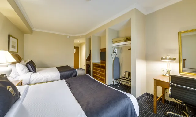جناح تنفيذي بسريرين كوين، Monte Carlo Inn Toronto West Suites 3/7