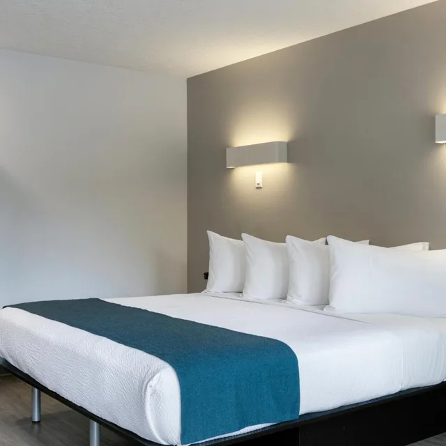 غرفة بسرير كينج، Motel6 Saanichton, BC - Victoria Airport 4/10