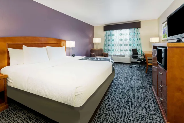 Room, King Bed, Jetted Tub, La Quinta Inn & Suites by Wyndham Rockwall 1/9
