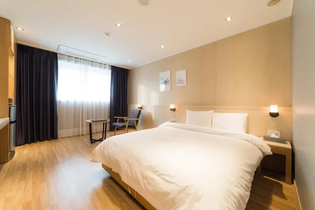 Deluxe, Double Bed, Reborn Suwon Silkroad Hotel 2/6