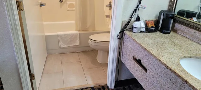 1 King Bed - Smoking, Micfridge، Motel6 Jackson, MS - Southwest 10/10