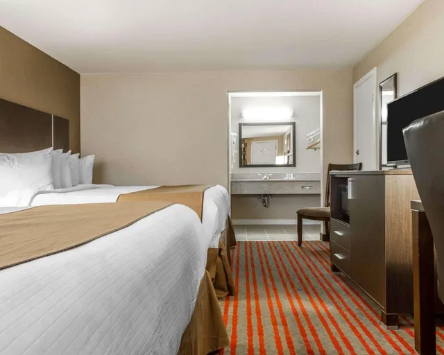 غرفة بسريرين كينج، Quality Inn & Suites South Portland, ME 1/1