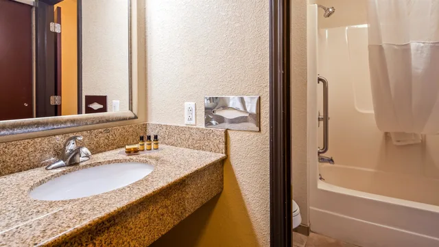 غرفة قياسية بسريرين كوين، Best Western Plus Anderson 10/10