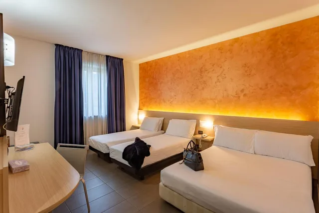 Room, Quadruple, Ambra 1/4