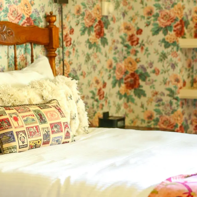 غرفة بسرير كوين، Petite Auberge 3/5
