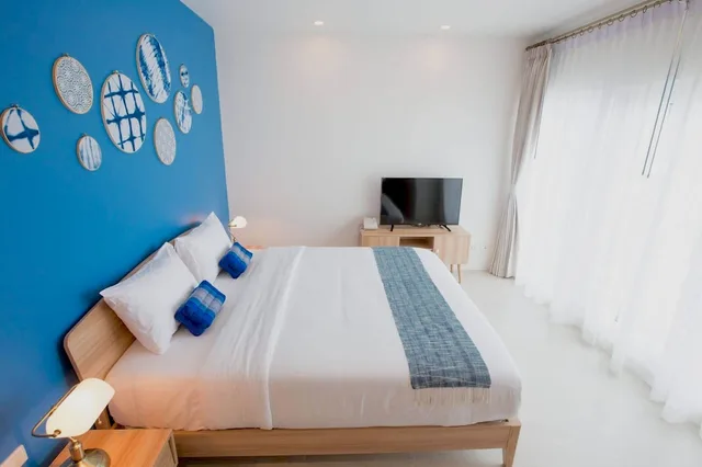 غرفة سوبيريور بسرير كينج بإطلالة على المسبح، Deeprom Pattaya Hotel 1/4