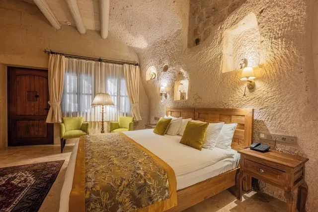 Cave, Hot Tub، Peristyle Cave Cappadocia 6/10