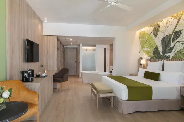 جناح جونيور بإطلالة على المسبح، Serenade All Suites - Adults Only Resort 4/7
