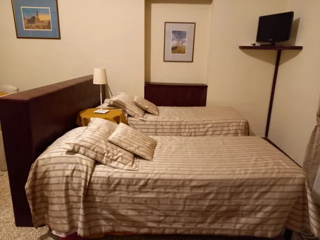 غرفة عائلية رباعية بسرير كوين وسريرين منفصلين بغرفة نوم واحدة بحمام خاص، Tourist House 6/10