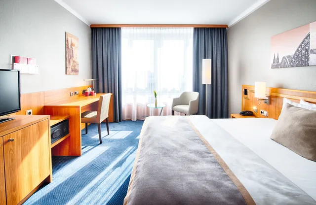 غرفة سوبيريور بسرير مزدوج وسريرين منفصلين، LEONARDO HOTEL KOLN BONN AIRPORT 6/10