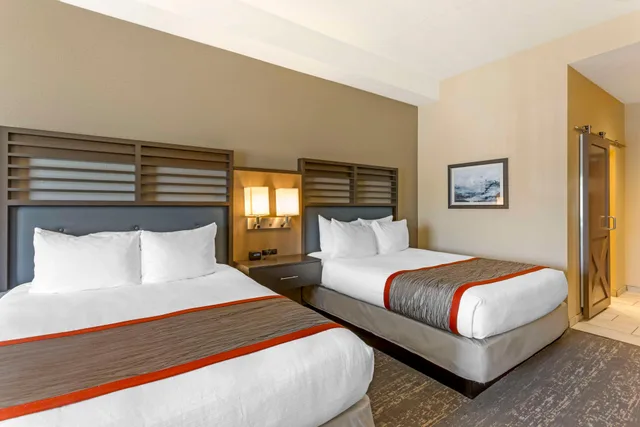 جناح بسريرين كوين مع أريكة بمطبخ صغير، Best Western Plus Heber Valley Hotel 1/5