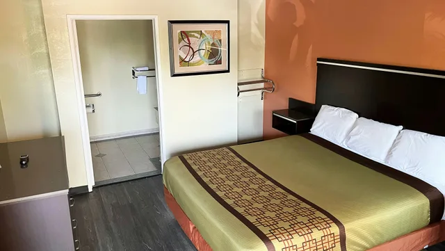 Room, King Bed, Rivera Motel 2/5