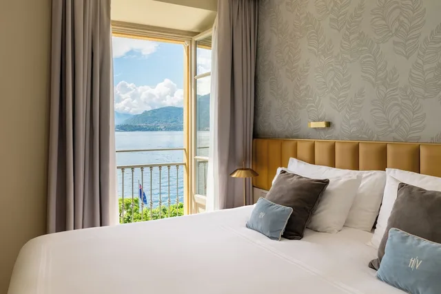 جناح جونيور بسرير كينج بإطلالة على البحيرة مع أريكة، Grand Hotel Victoria Concept And Spa 1/7