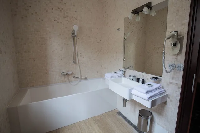 Suite, 1 King and 1 Single Beds, Hotel Ebersbach 5/8