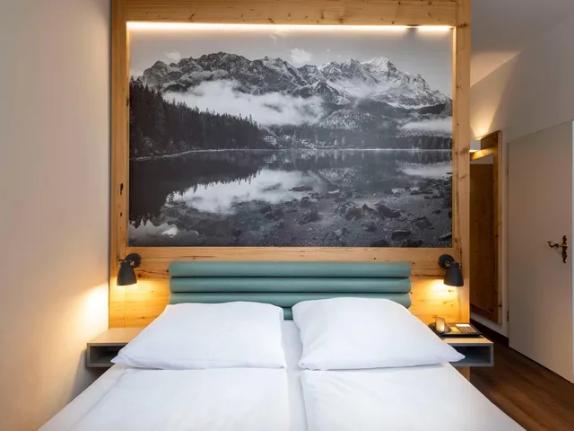 غرفة بريميوم بسرير مزدوج، Mercure Hotel Garmisch Partenkirchen 1/3
