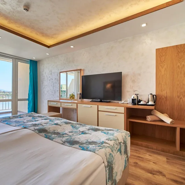 Room, Twin Beds, Lateral Side Sea View, Balcony، Bilyana Beach 2/4