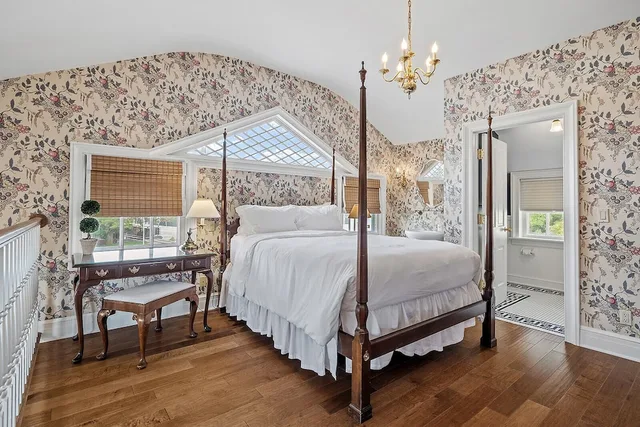Signature, Suite, Queen Bed, Two Story, Hot Tub، The Rochester Inn, A Historic Hotel 1/6