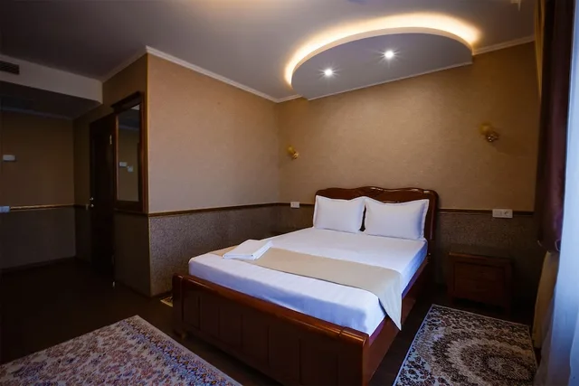 جناح جونيور بسرير كوين، Salut Hotel Almaty 2/4