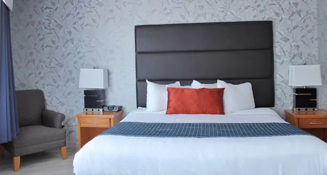 غرفة بزنس بسرير كينج، Best Western Plus Regency Inn and Conference Centre 1/3
