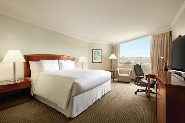 غرفة تنفيذية تنفيذية بسريرين مزدوجين مع دخول الصالة، Hilton Colon Quito 3/4