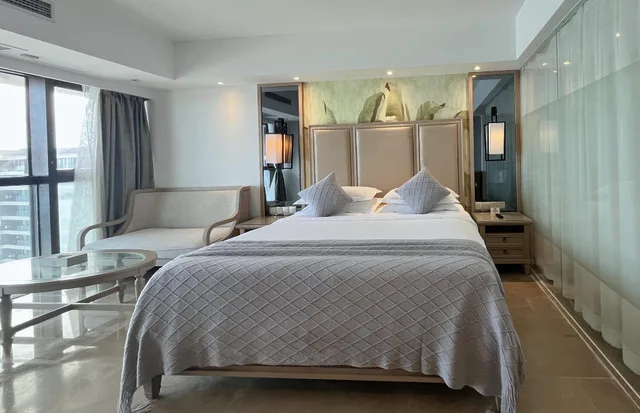 غرفة كلوب تنفيذية بسرير كينج بإطلالة على البحر، Barry Boutique Seaview Hotel Sanya 2/3