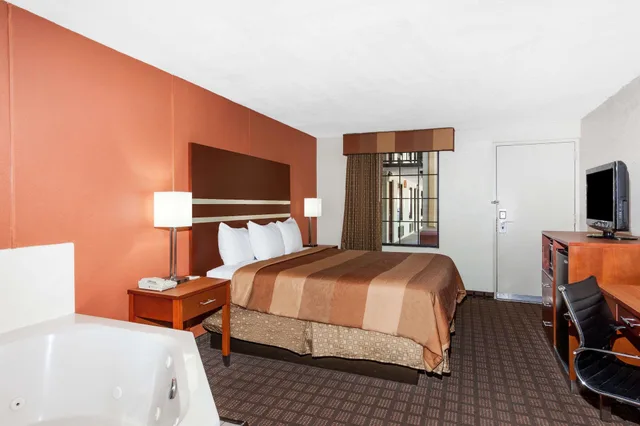 غرفة قياسية بسرير كينج بحوض جاكوزي، Days Inn By Wyndham Dalton 3/5