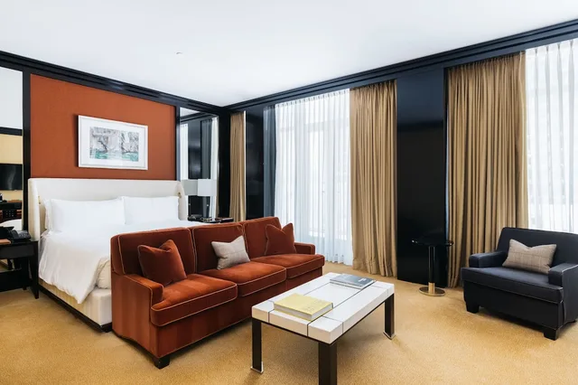 Junior Suite, King Bed, City View, Casa Cipriani New York 6/10