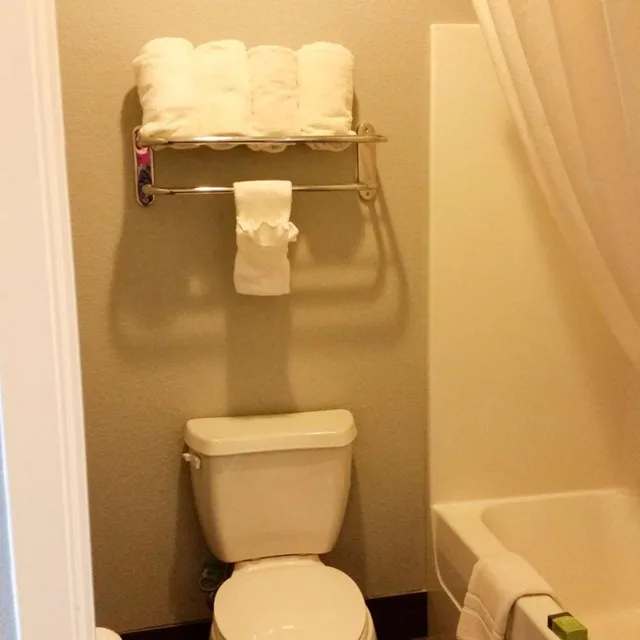 Room, King Bed, Accessible, Studio6 Beeville, TX 10/10