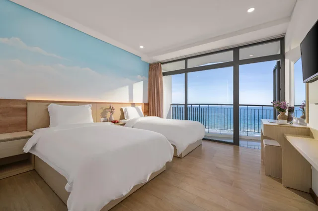 غرفة ديلوكس بسرير كوين بإطلالة على البحر بشرفة، Golden Sea 3 Hotel 2/2
