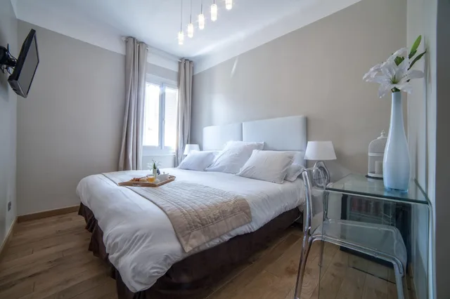 Charme، HOTEL DE FRANCE 2/3