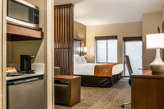 جناح بسرير كينج بشرفة، Comfort Suites Florence - Cincinnati South 7/7