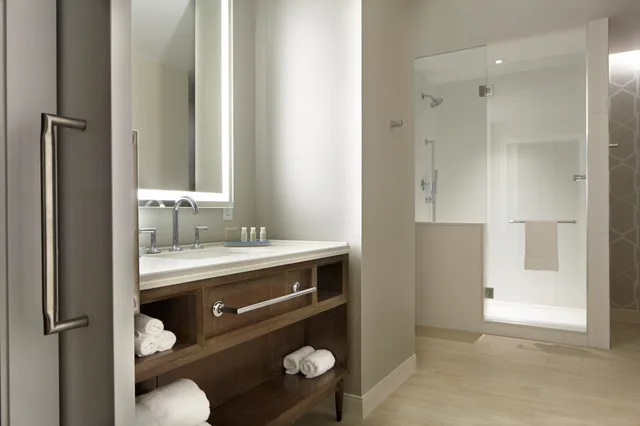 Leisure, King Bed، Hotel Indigo Atlanta Downtown 6/6