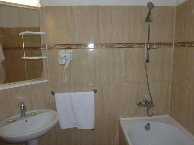 غرفة بسرير مزدوج بإطلالة على البحر، Hotel Orfeu 9/10