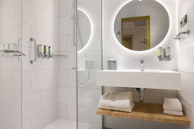 Super, King Bed, Hampton by Hilton Cerkezkoy 2/2
