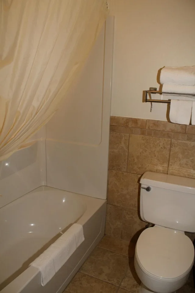 غرفة بسرير كوين، Fargo Inn and Suites 8/11