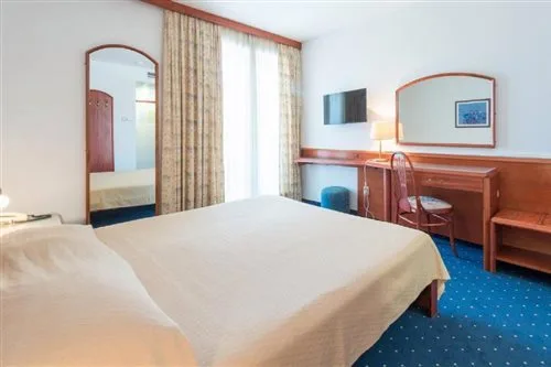غرفة بسرير مزدوج بإطلالة على الحديقة، Hotel Komodor 1/1
