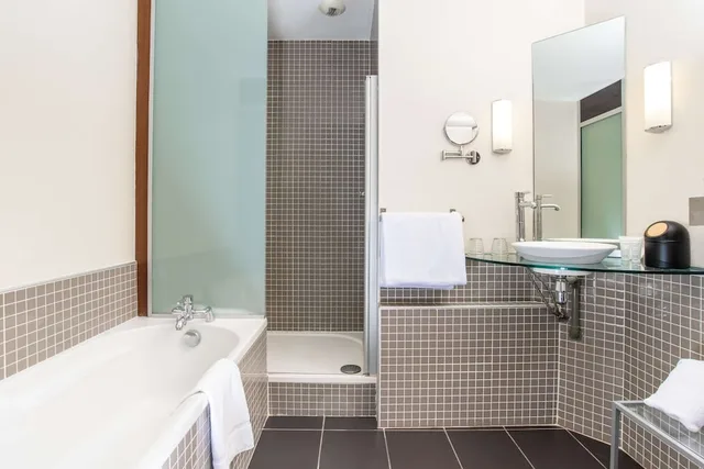 غرفة سوبيريور بسرير كينج، BEST WESTERN PLUS Le Canard Sur le Toit 3/3