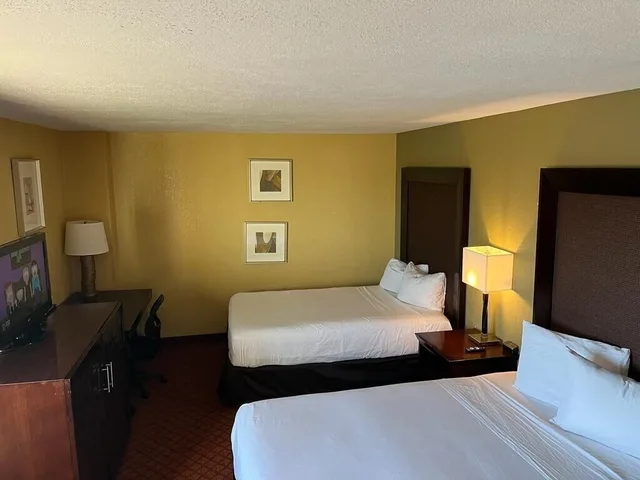 غرفة قياسية بسريرين مزدوجين، Quality Inn 6/8