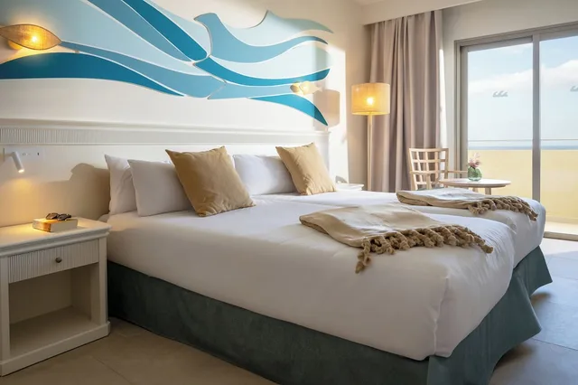 Family Suite, Single, Twin Beds, Sea View, Sofa, Priority Location، Iberostar Waves Gaviotas Park 1/6