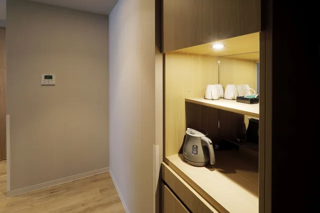 غرفة بسريرين منفصلين مع أريكة، JR Inn Sapporo N2 7/7
